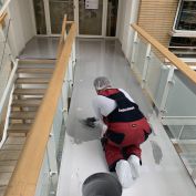 PU gietvloer aanbrengen loopbrug PU gietvloer aanbrengen loopbrug