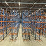 Smalle gangen hoog bouw super vlakke vloer Smalle gangen hoog bouw super vlakke vloer