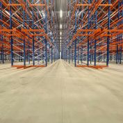 Smalle gangen magazijn XPO Oirschot Smalle gangen magazijn XPO Oirschot