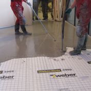 Zwevende cementgebonden gietvloer Zwevende cementgebonden gietvloer