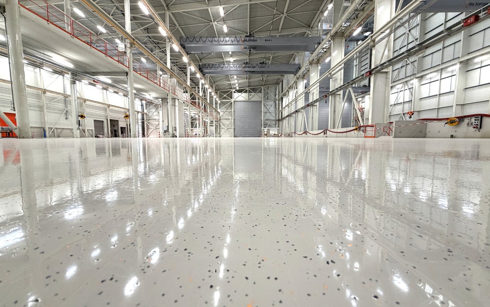 Epoxy gietvloer met flakes