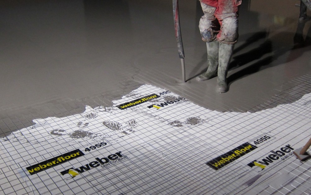 Zwevende cementgebonden gietvloer Zwevende cementgebonden gietvloer