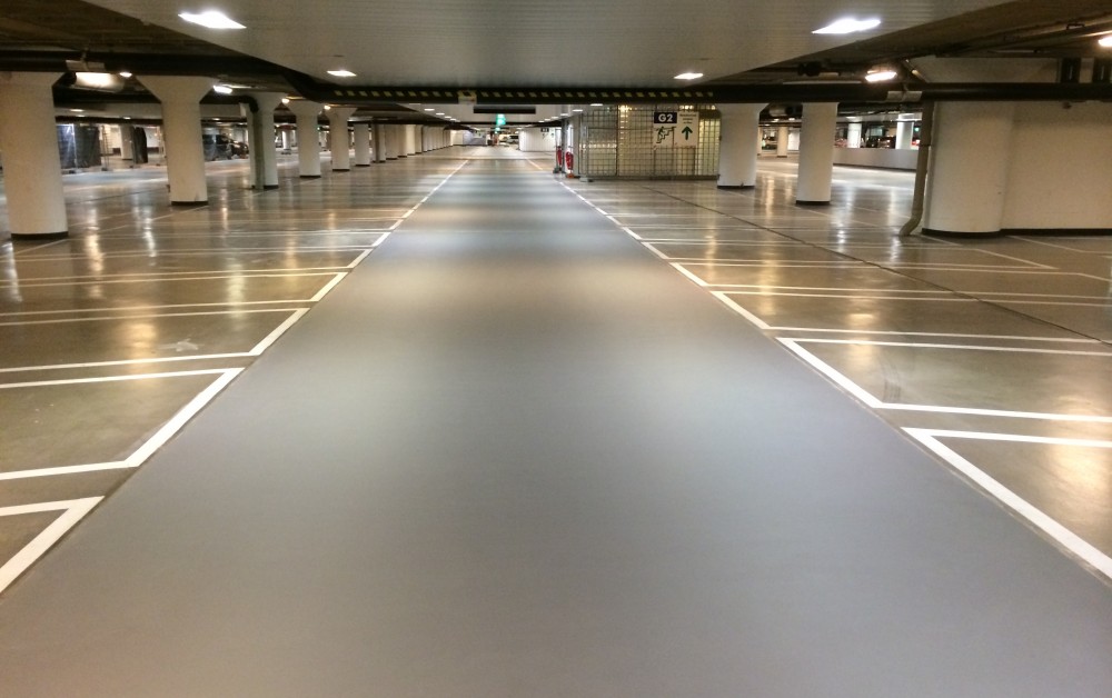 Vloerrenovatie cementgebonden parkeergarage Vloerrenovatie cementgebonden parkeergarage