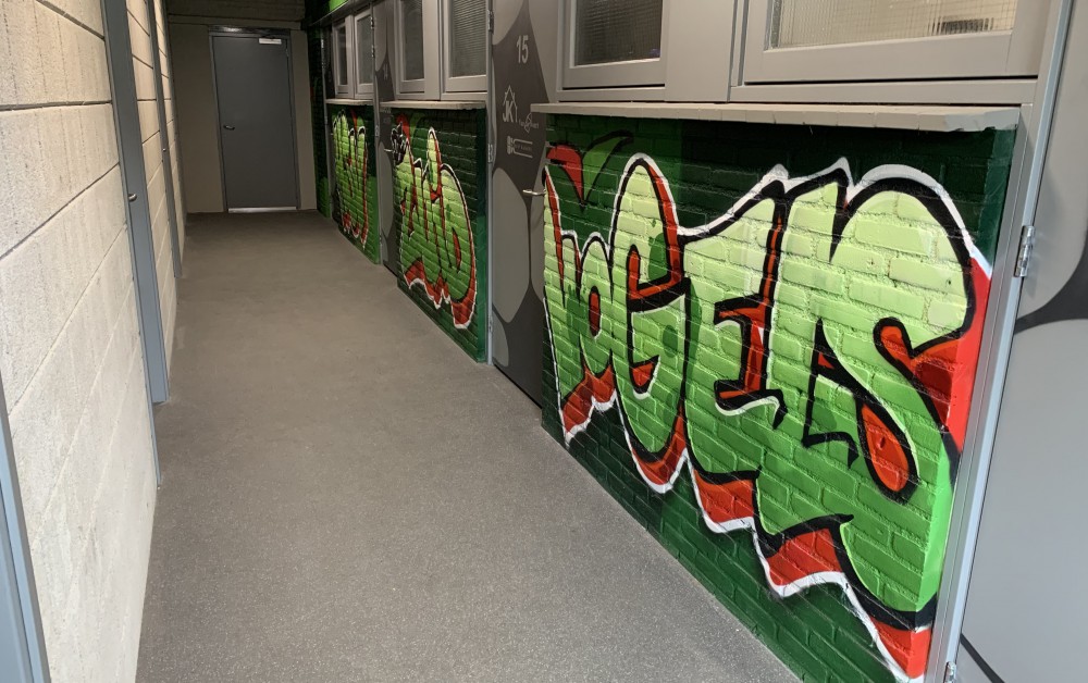 Troffelvloer kleedkamers Troffelvloer kleedkamers