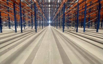 22.000 m2 Super vlakke vloer XPO Oirschot 22.000 m2 Super vlakke vloer XPO Oirschot